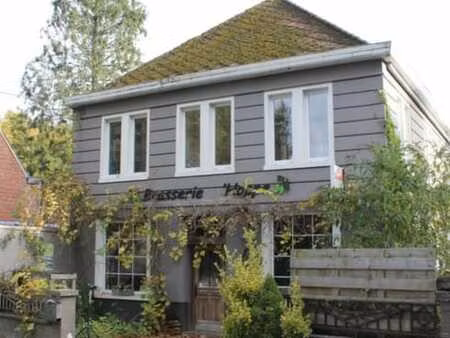 a saisir - brasserie-restaurant à la lisière d'un bois.