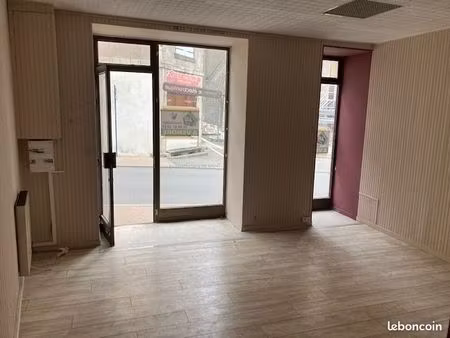 boutique avec ensemble immobilier