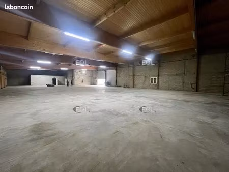 local bureaux 860 m²