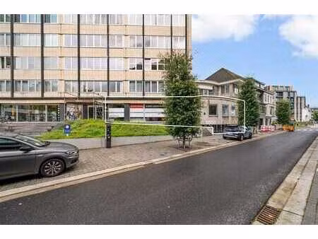 bureau avec garages très bien situé au centre d'alost