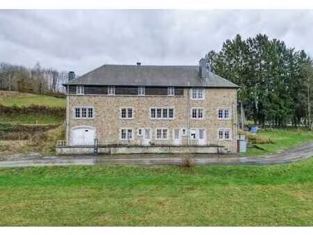 immeuble composé de trois maisons et d'un appartement !