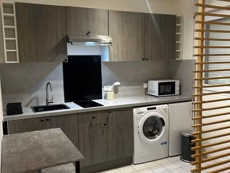 studio rénové proche gare melun + place de parking sécurisée