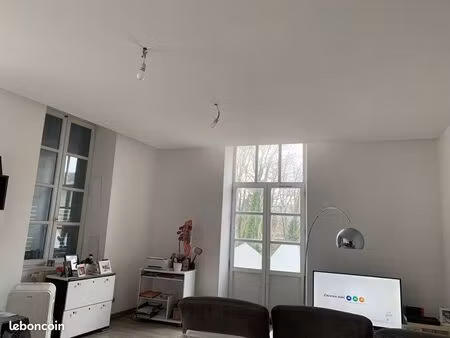 grand t4 rénové 90 m² – centre saint-donat – 700 hc