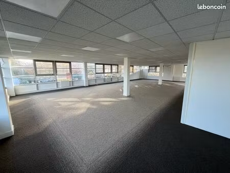 bureaux 170 m2 + 7 places de parking