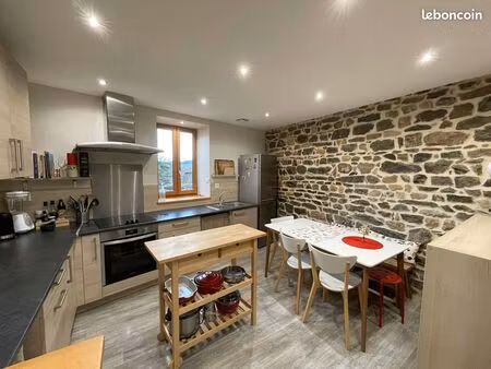 maison de village rénovée avec cachet – vue dégagée – centre historique de savigny (69210)