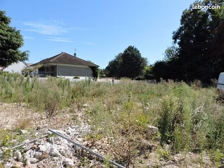 terrain 1271 m² gouvernes