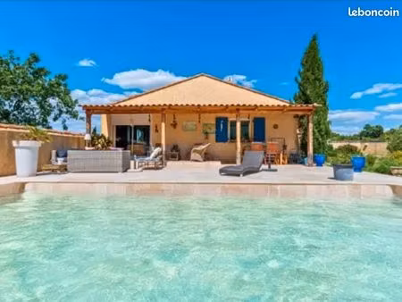 villa de charme avec piscine sur grand terrain proche quissac