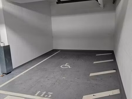 parking à louer - colombes arc sportif - grande place de parking en sous-sol sécurisé