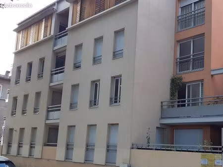 t2 de 54 m² oullins - bussiere - expo sud - cave et loggia (garage possible)