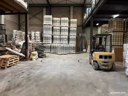 local d'activité 1 545 m²