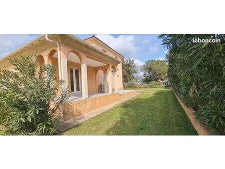 villa 5 pièces 100 m²