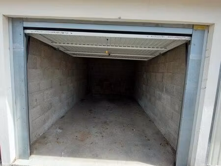 a louer box garage - avenue de la liberation - ideal artisan acces utilitaire facile