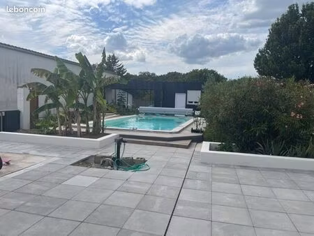 ancienne ferme 280 m2 au calme