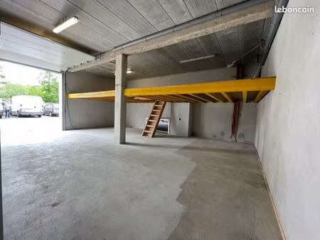 local dépôt stockage 100 m2 et parking