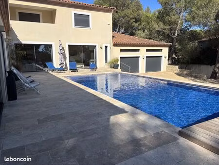 a 15 mn de nîmes magnifique villa 288 m2 8 pièces + t2 indépendant