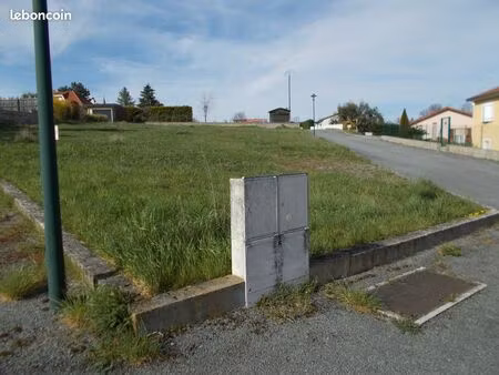 terrain constructible et viabilisé de 1200 m2