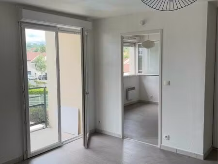 t2 standing avec piscine parking libre mars