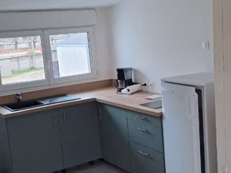 loue studio avec cuisine aménagée elbeuf dans cartier calme