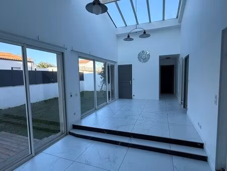 à louer villa de 120m2 en plein de centre ville