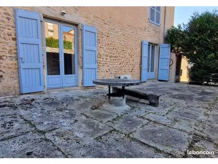 grand f2  58 m2 avec terrasse et place de parking