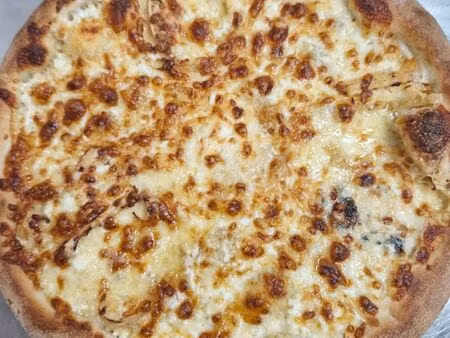 pizzeria avec 2 distributeurs a pizza+ 1 boissons a 15min du mont dore