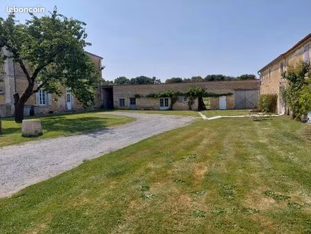 propriété 2 maisons marais poitevin 30 min de la rochelle