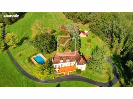 propriété 10 pièces 218 m²