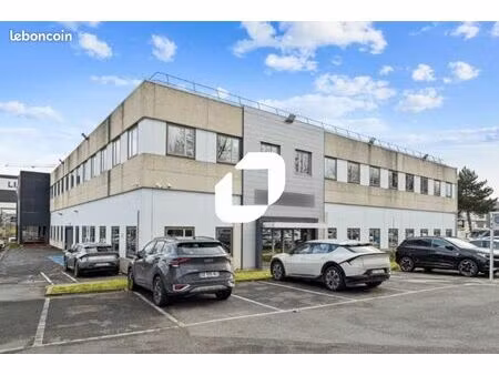 local d'activité 1 819 m²