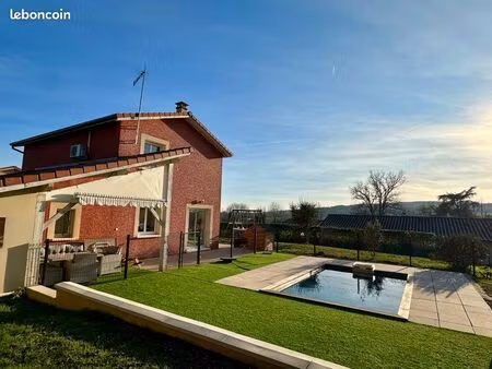villa familiale 5 pièces avec piscine à saint étienne la varenne