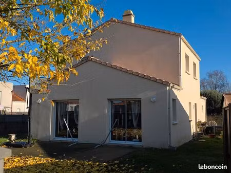 a vendre maison port saint père (44710)