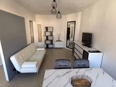 location t2 meublé – centre-ville de saint-jean-de-maurienne – 44 57 m² + 12 m² de balcon