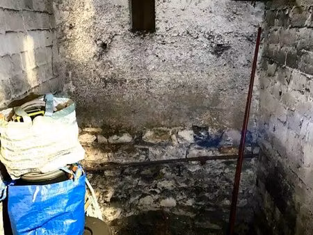 cave accès extérieur quai des étroits lyon 5