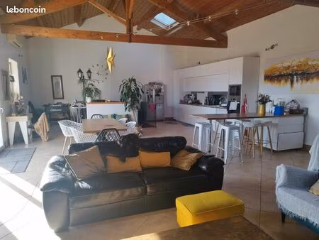 a voir: grande maison saint romain le puy  280 m²