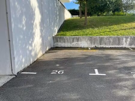 loue parking fac petit port joneliere