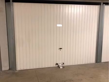 grand garage 18 m2 rillieux village