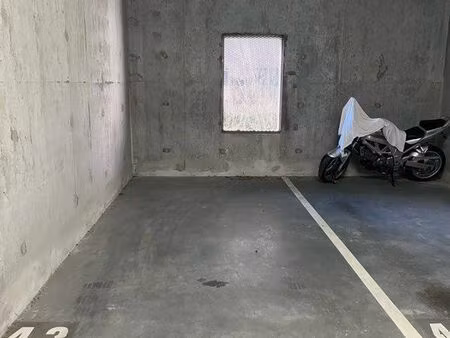 place de parking sécurisée proche de la gare de vertou