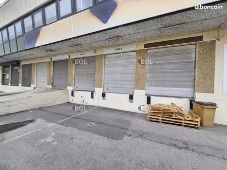 local d'activité 896 m²