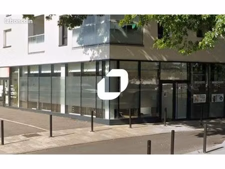 local commercial 60 m²