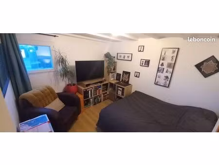 t3 meublé avec cour privée et stationnement – libre le 02/02