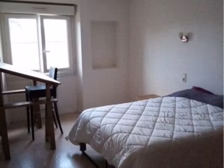 appartement 55 m2 situé centre-ville guer. cuisine équipée 