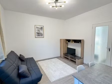 charmant studio refait à neuf situé à sainte-foy-lès-lyon