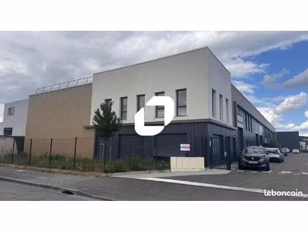 local d'activité 328 m²