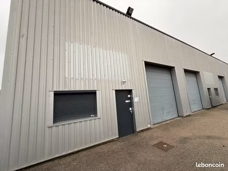 local à louer 150m2 bureau climatisé proche rocade et autoroute