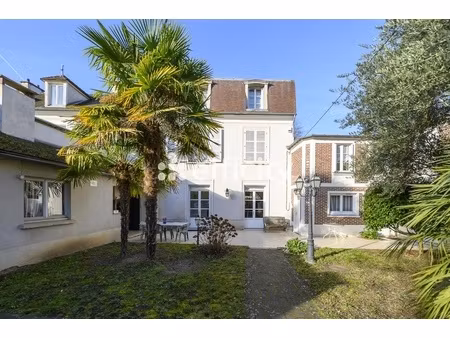 maison 9 pièces - 223 m²