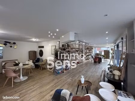 local commercial 153 m²