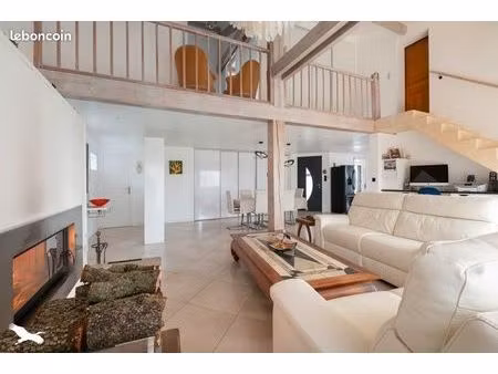 villa 10 pièces 244 m²