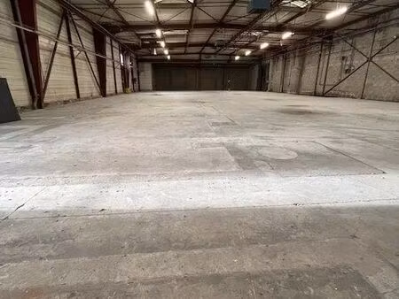 local 1725 m² beauvois