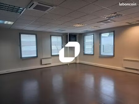 bureau 210 m²