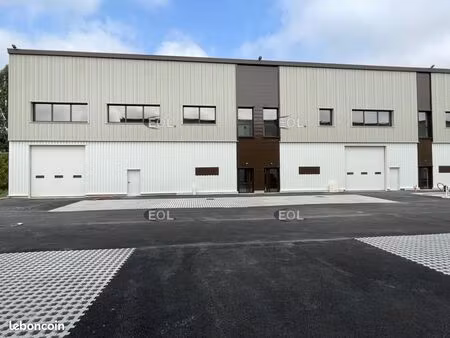 local d'activité 1 350 m²