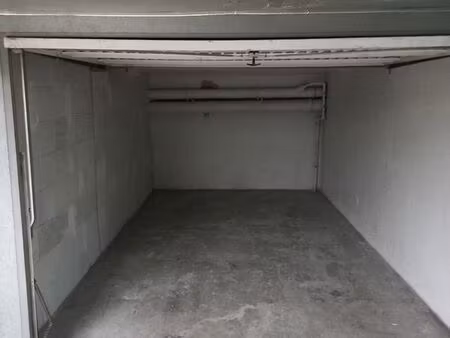 loue box 16m2 à cergy le haut à 200m de la gare rer